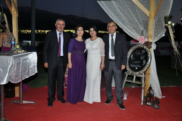 HEM NİŞANI HEM KINA GECESİNİ TEVFİK LAV’DA YAPTILAR