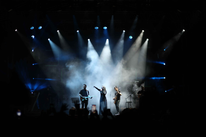 ZİYNET SALİ'DEN AKHİSAR'DA UNUTULMAZ KONSER