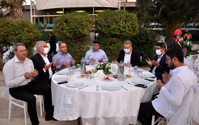 SİYASET VE İŞ İDÜNYASI AKAN AİLESİNİN MUTLU GÜNÜNDE BİR ARAYA GELDİ