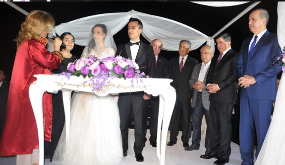 SELÇUK ÖZDAĞ KIZINI EVLENDİRDİ