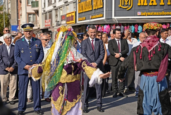 AKHİSAR’IN KURTULUŞ GÜNÜ COŞKUYLA KUTLANDI