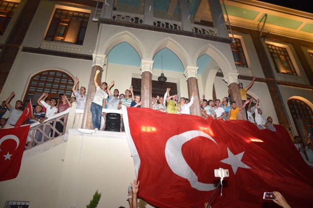 MANİSA CUMHURİYET MEYDANINA KOŞTU