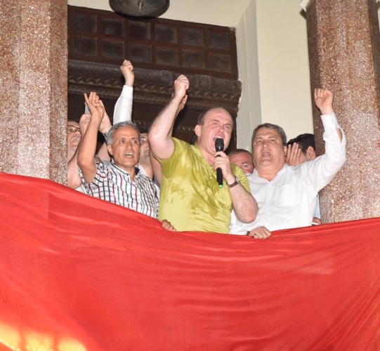 MANİSA CUMHURİYET MEYDANINA KOŞTU