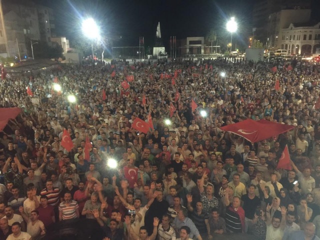 MANİSA CUMHURİYET MEYDANINA KOŞTU