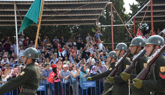 KAHRAMANLAR ALAYI’NDA YEMİN GURURU