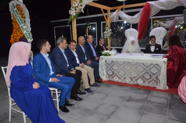 BURAK İLE YAĞMUR  ERDİ MURADINA