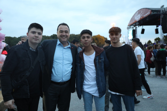 AKHİSAR ÇAĞLAK FESTİVALİNDE TEOMAN RÜZGARI