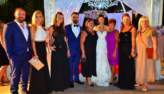 BATUHAN&PELİN ÇİFTİ DÜNYA EVİNE GİRDİ