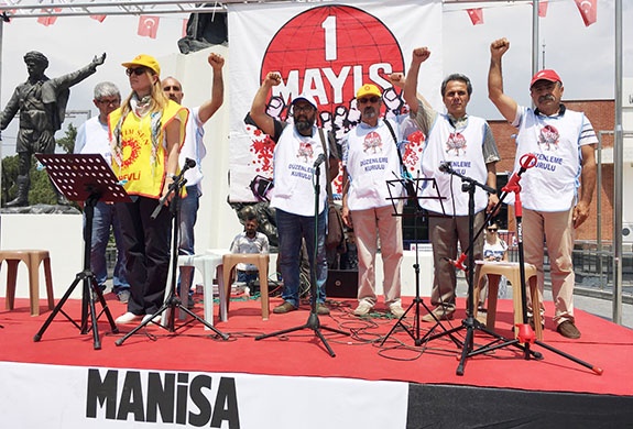 MANİSA'DA 1 MAYIS HALAYLARLA KUTLANDI