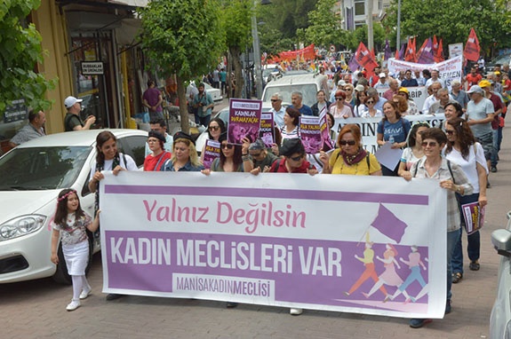 MANİSA'DA 1 MAYIS HALAYLARLA KUTLANDI