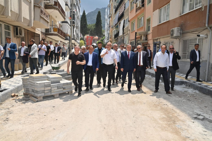 BAŞKAN ERGÜN YEŞİLTEPE CADDESİ’NDEKİ ÇALIŞMALARI İNCELEDİ