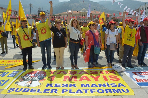 MANİSA'DA 1 MAYIS HALAYLARLA KUTLANDI