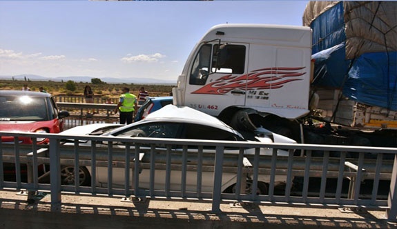 BAYRAM YOLCULUĞUNDA ZİNCİRLEME KAZA