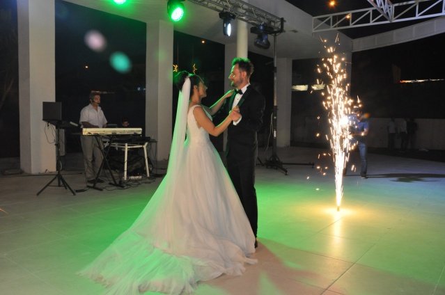 GENÇ ALKAN ÇİFTİ BİR ÖMÜR BOYU EL ELE