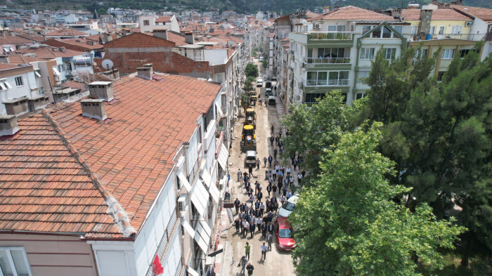 BAŞKAN ERGÜN YEŞİLTEPE CADDESİ’NDEKİ ÇALIŞMALARI İNCELEDİ