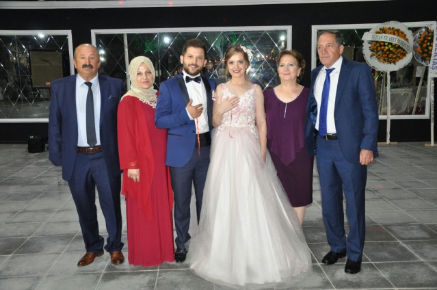 MÜGE VE YAĞIZ ÇİFTİ’NİN YÜZÜKLERİ TAKILDI