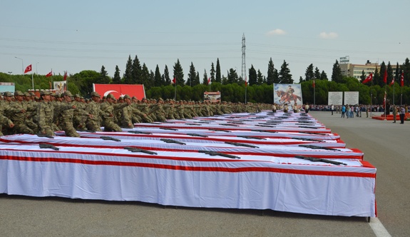 KAHRAMANLAR ALAYI’NDA YEMİN GURURU