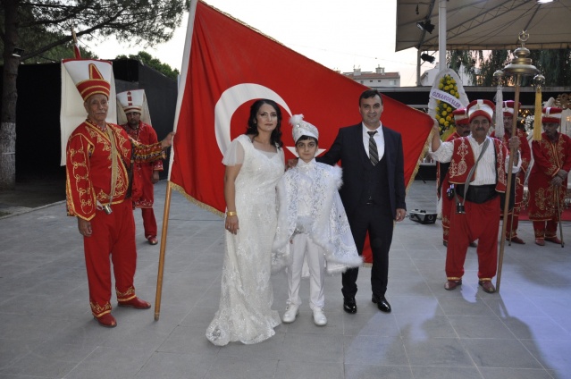 BATIKAN’IN MEHTER MARŞLI SÜNNET DÜĞÜNÜ