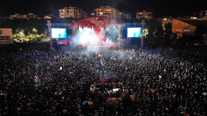 AKHİSAR ÇAĞLAK FESTİVALİNDE TEOMAN RÜZGARI