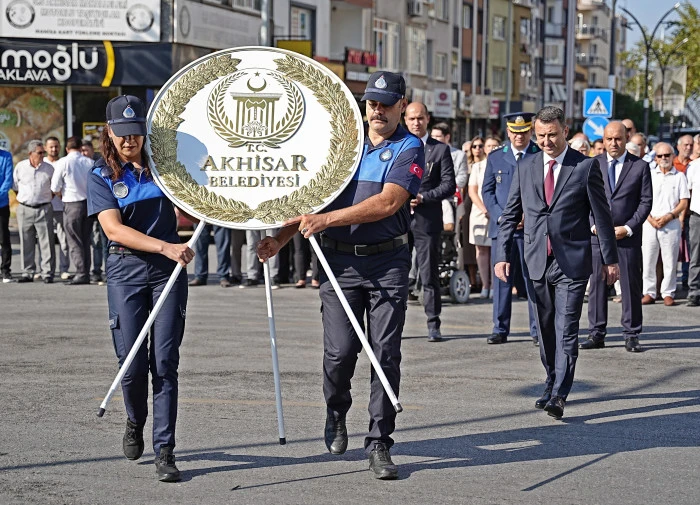 AKHİSAR’IN KURTULUŞ GÜNÜ COŞKUYLA KUTLANDI