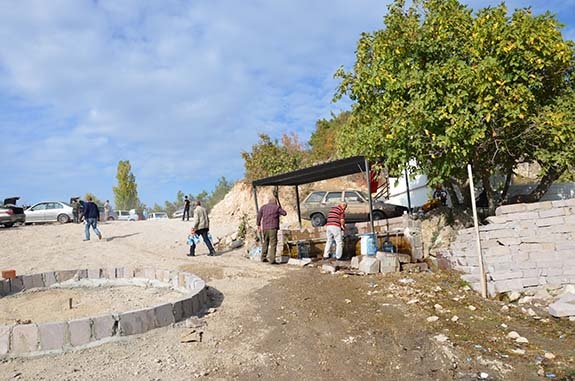 DEMİRCİ'DE ŞİFALI SU BULUNDU