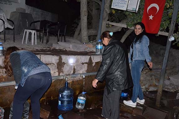 DEMİRCİ'DE ŞİFALI SU BULUNDU