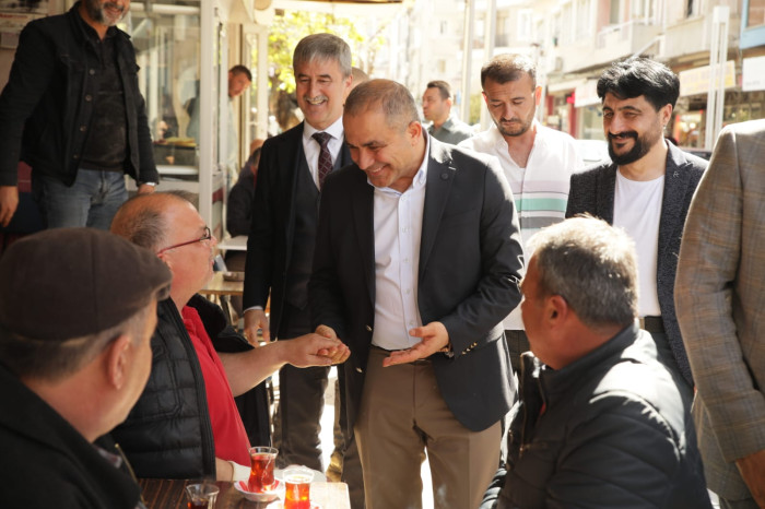 Manisa Ali Uçak'ı bağrına bastı