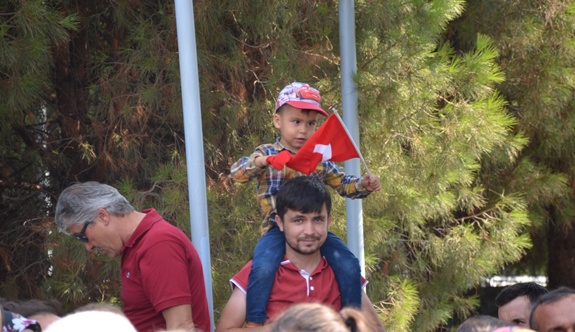 KAHRAMANLAR ALAYI’NDA YEMİN GURURU