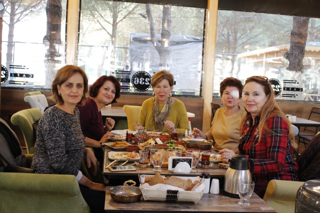 CAFE 236 LOUNGE MANİSALILARIN FAVORİSİ