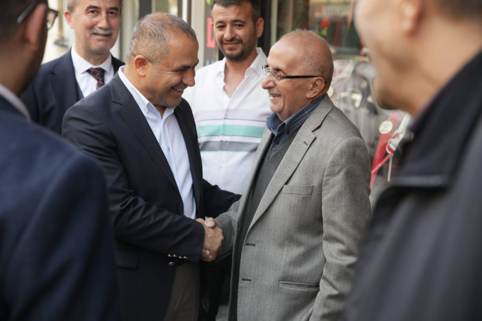 Manisa Ali Uçak'ı bağrına bastı