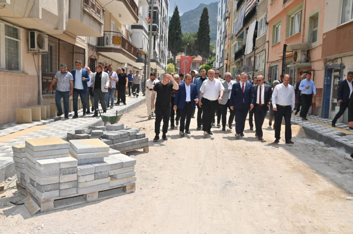 BAŞKAN ERGÜN YEŞİLTEPE CADDESİ’NDEKİ ÇALIŞMALARI İNCELEDİ