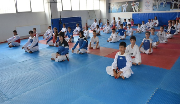 YUNUSEMRE'DE YAZ OKULLARI