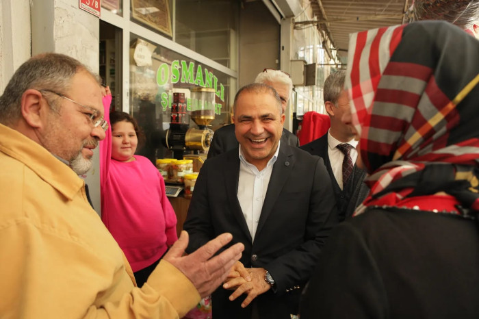 Manisa Ali Uçak'ı bağrına bastı