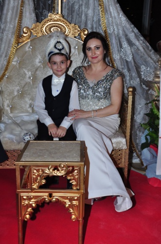 DORA SANGU ADETA PRENS GİBİYDİ