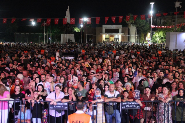 Volkan Konak hem coştu hem coşturdu