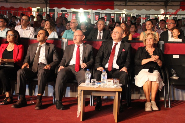 Volkan Konak hem coştu hem coşturdu