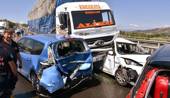 BAYRAM YOLCULUĞUNDA ZİNCİRLEME KAZA