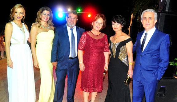 Solakoğlu ve Çetin çiftinin mutlu günü