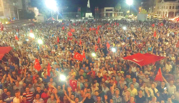 DARBE GİRİŞİMİNE MANİSA'NIN TEPKİSİ