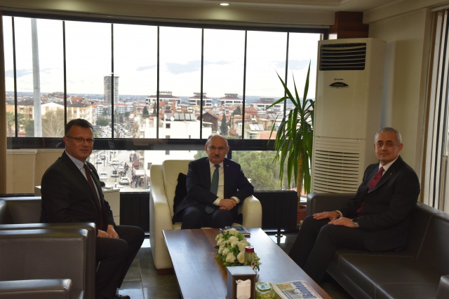 VALİ KARADENİZ’DEN ALAŞEHİR ÇIKARMASI