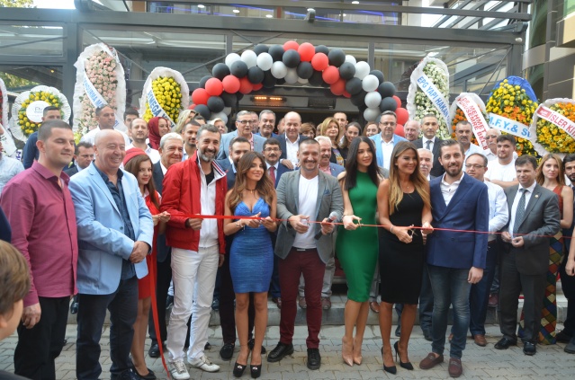 Ünlüler COOL DOG’a yağdı