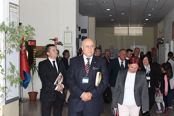 HEDEF KOLEJİ EV SAHİPLİĞİ YAPTI