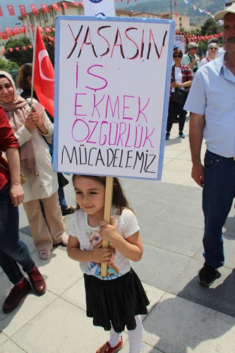 MANİSA'DA 1 MAYIS HALAYLARLA KUTLANDI