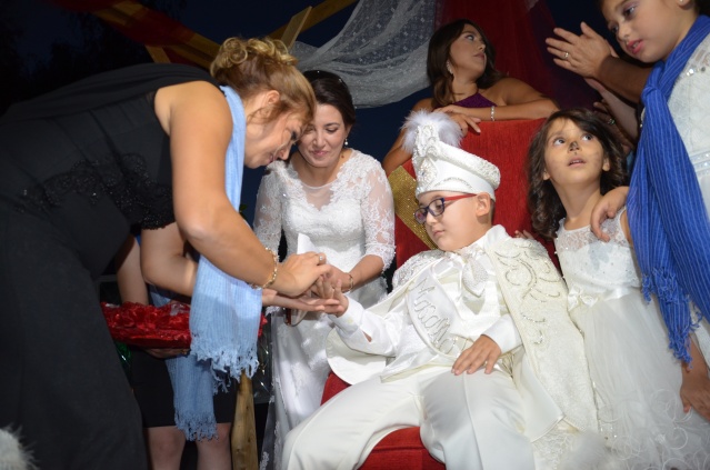 MERT ÇIRAY’IN SÜNNET KINASI YAKILDI