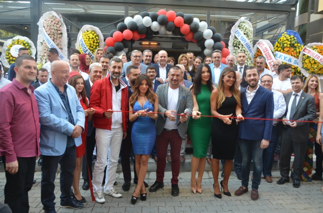 Ünlüler COOL DOG’a yağdı