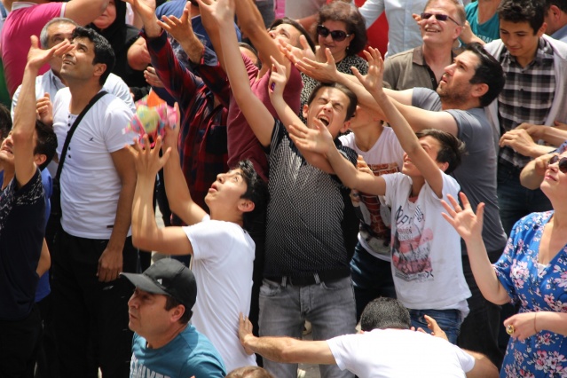 YAĞMUR GİBİ MESİR YAĞDI