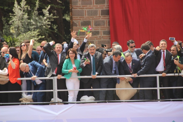 YAĞMUR GİBİ MESİR YAĞDI