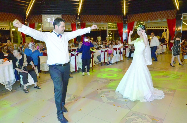 DUYGU GELECEĞE UMUTLA BAKTI