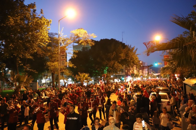 TURGUTLU’DA GÖRKEMLİ 19 MAYIS KUTLAMASI