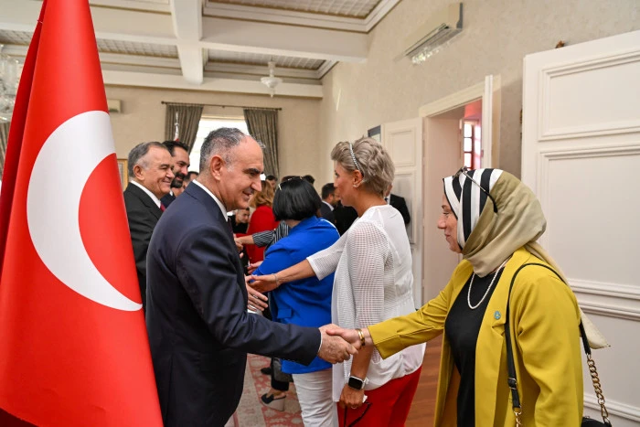 MANİSA’DA BAYRAM COŞKUSU   